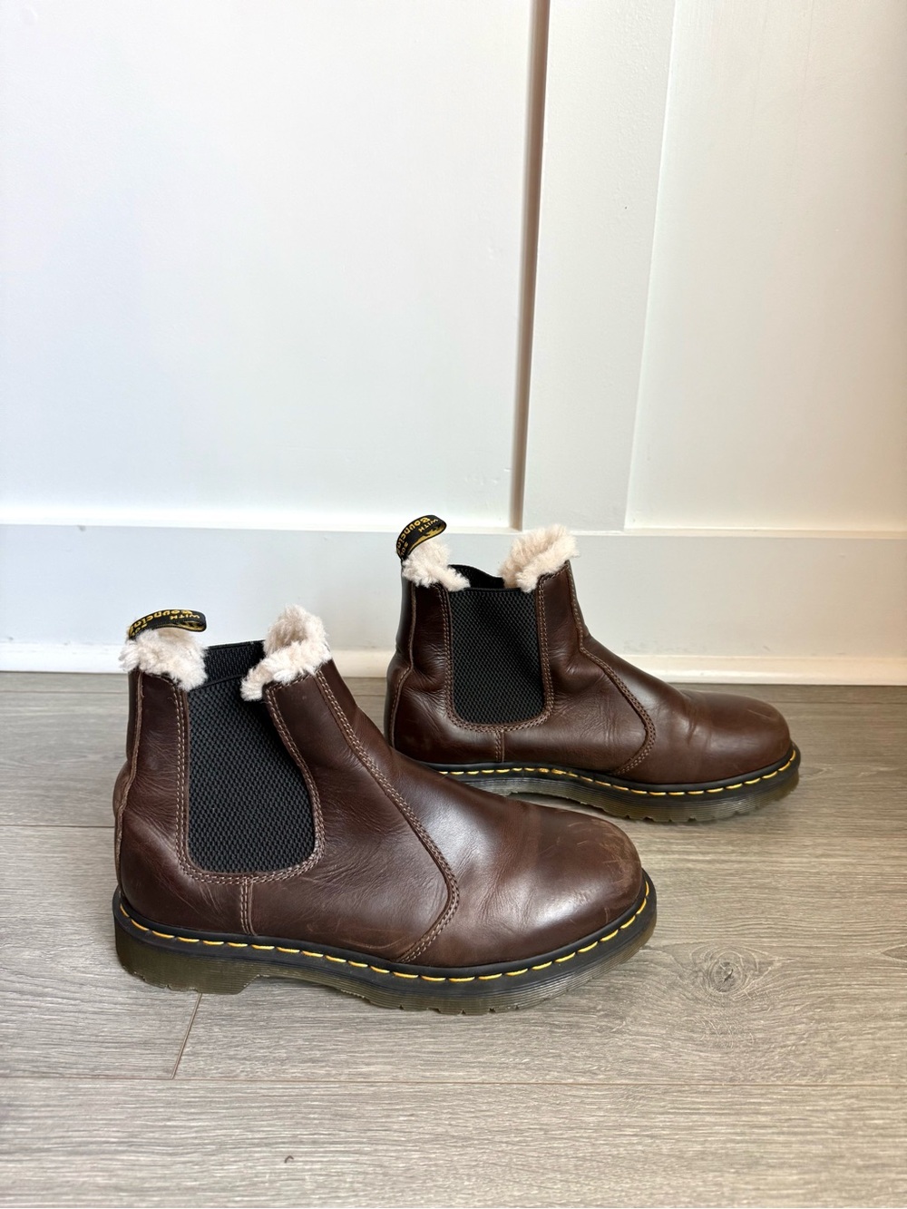 Dr. Martens 2976 Leonore Faux Fur Lined Chelsea Boots Brown Size 10 - Picture 3 of 16